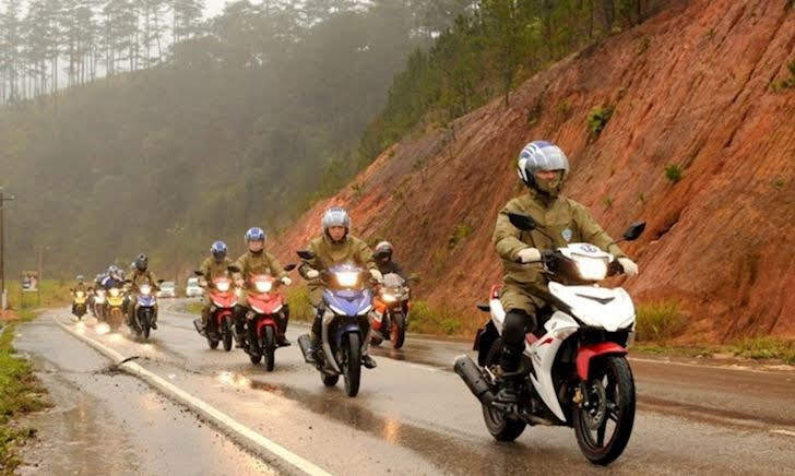 Ly do vi sao anh em nen su dung ao mua bo khi chay mo to xe may 3