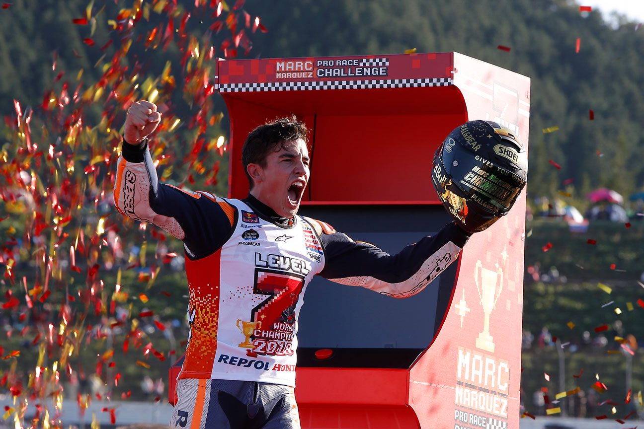 Marc Márquez ăn mừng chức vô địch MotoGP lần 7