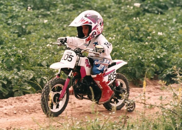 Marc Marquez lái chiếc mô tô nhỏ năm bốn tuổi